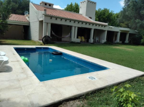 Jardín y pileta, hermosa casa en Chacras